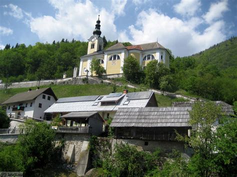 Cerkev sv. Martina v Srednji vasi v Bohinju