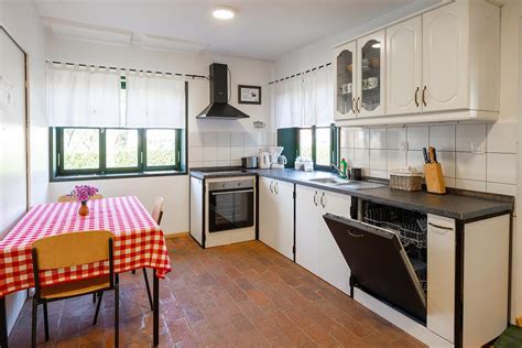 Notranjost hostla Alieti - skupna kuhinja