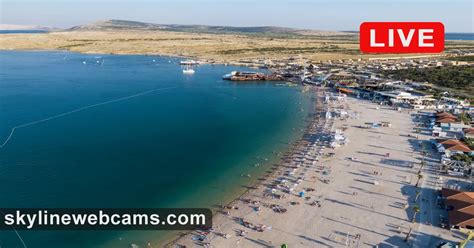 Pogled na plažo Zrće s klubi