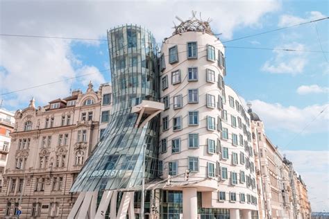 Hiša, ki pleše (Dancing House)