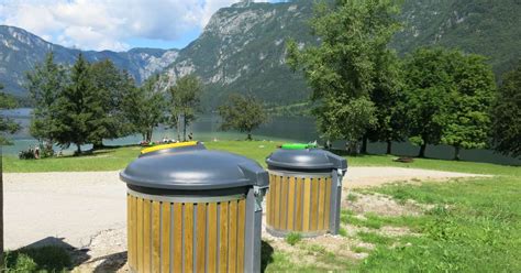 Panorama istrskega vodnega parka z obiskovalci