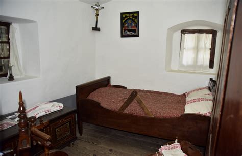 Notranjost Prešernove rojstne hiše z opremo iz 19. stoletja