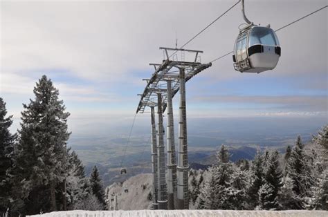 Gondola na Krvavec z razgledom na Alpe