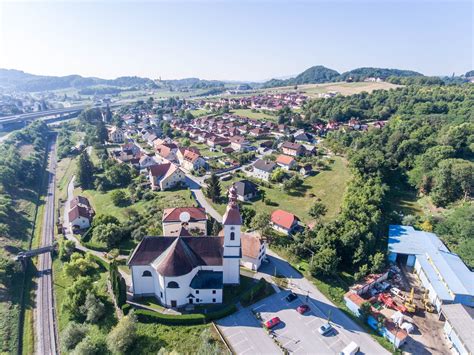 Slikovita kapelica v Slovenskih goricah