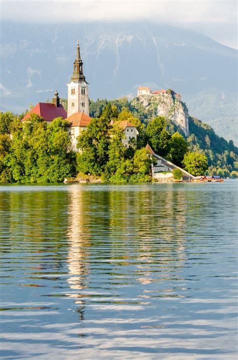 Pogled na Blejski otok s cerkvijo in gradom