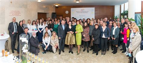 Skupinska fotografija vseh tekmovalcev Kmetije