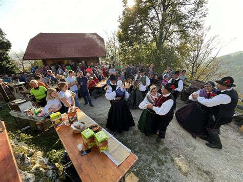 Ilustracija starih kmečkih opravil