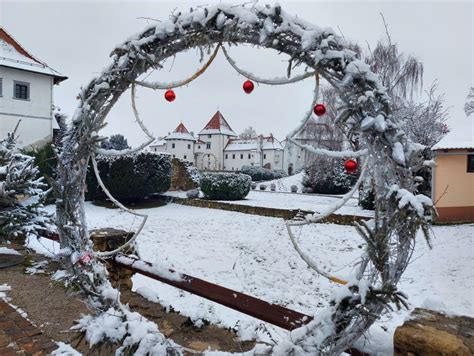 Praznično okrašen Trst