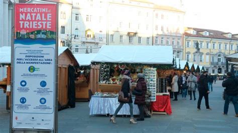 Božični sejem na Piazza Unità d'Italia v Trstu
