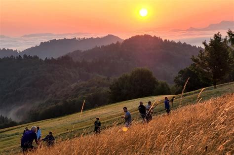 pogled na turistično kmetijo La Ferula ob sončnem vzhodu