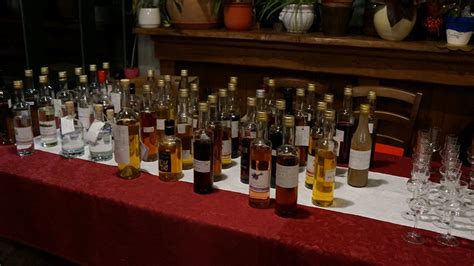 Steklenice Kraškega brinovca in Brinskega slivovca