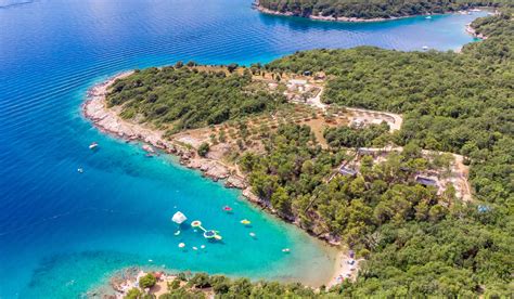 Zračni posnetek otoka Krk z lokacijo kampa Punta Jerta