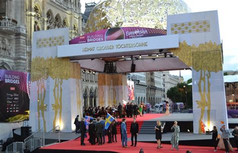 Panoramski pogled na Dunaj s stolnico in mestno hišo