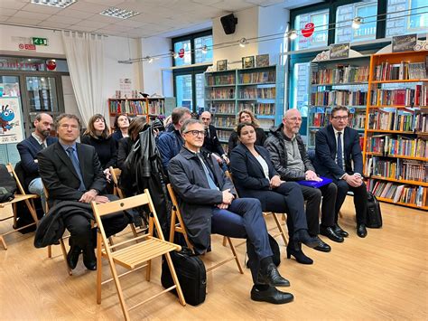 Notranjost Narodne in študijske knjižnice Trst