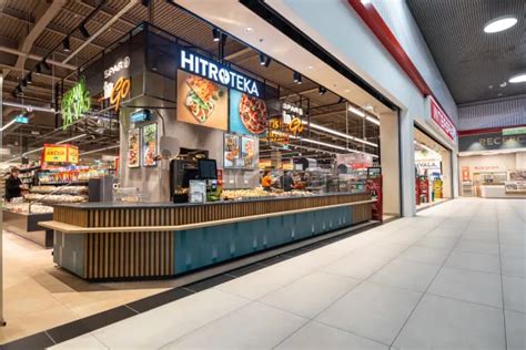 Notranjost trgovine Interspar z raznoliko ponudbo