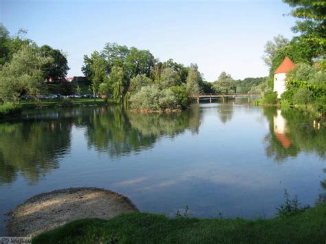 Reka Krka in grad Otočec