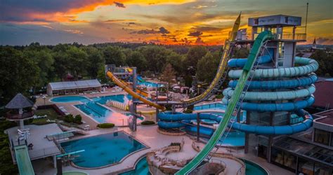 bazeni s tobogani v Park Resortu