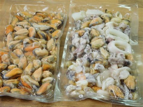 Priprava svežih morskih sadežev na žaru