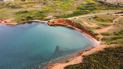 Panorama otoka Vira s plažo in morjem