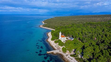 Staro pristanišče na otoku Vir