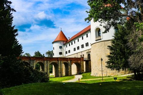 Grad Mokrice s parkom