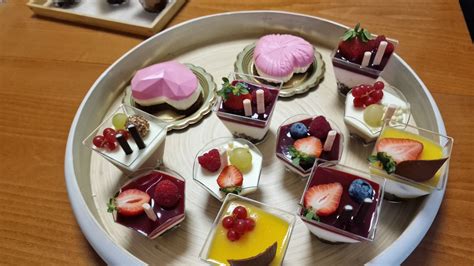 Razstava razkošnih monoporcijskih sladic