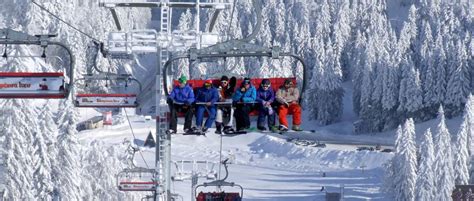 Panorama Mariborskega Pohorja s pobeljenimi smučarskimi progami