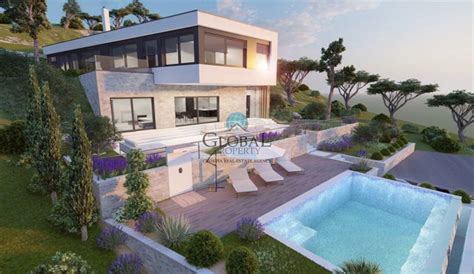 Notranjost luksuzne vile z zasebnim bazenom