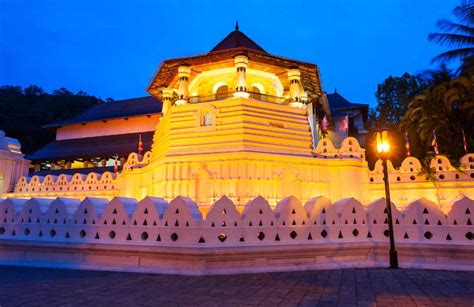 Tempelj Zoba Bude v Kandyju