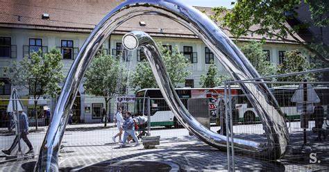 Vodna skulptura na Slovenski cesti v Ljubljani