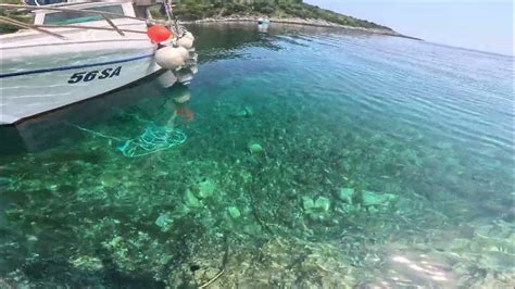 Kristalno čisto morje v enem od istrskih zalivov