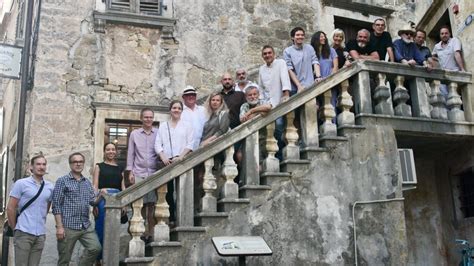 Uličica v Grožnjanu z galerijami