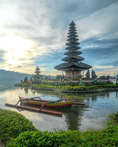 Tempelj Pura Ulun Danu Beratan na jezeru