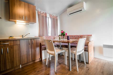 Notranjost luksuzne mobilne hišice v Termah Čatež