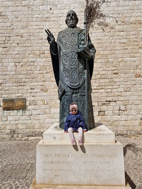Kip svetega Miklavža v pristanišču Baške Vode