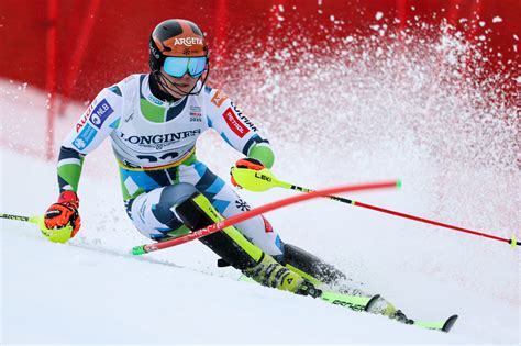 Smučarji na štartu tekmovanja