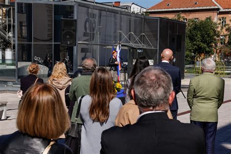 Kip Sándora Petőfija pred Madžarskim narodnim muzejem