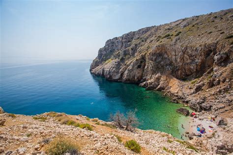 Čudovit zaliv na Korčuli s kristalno čistim morjem