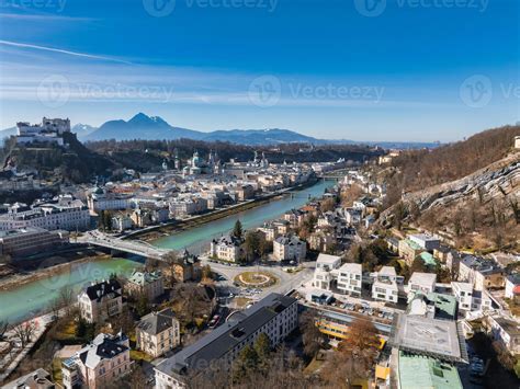 Salzburg panorama z reko Salzach in gradom Hohensalzburg