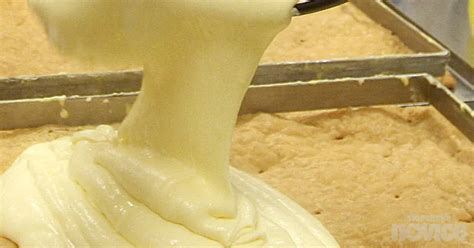 Pogled na trdnjavo Hohensalzburg s posebnim poudarkom na njeni mogočnosti