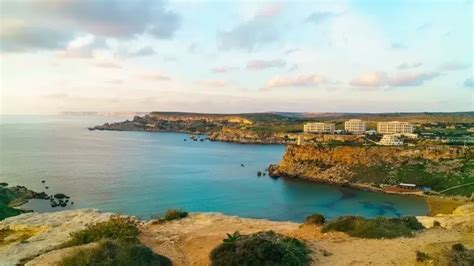 Letališče na Malti s palmami