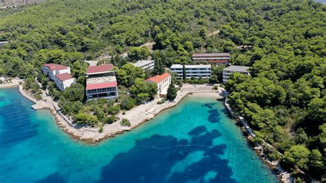 Pogled na zaliv na otoku Hvar s počitniško hišo